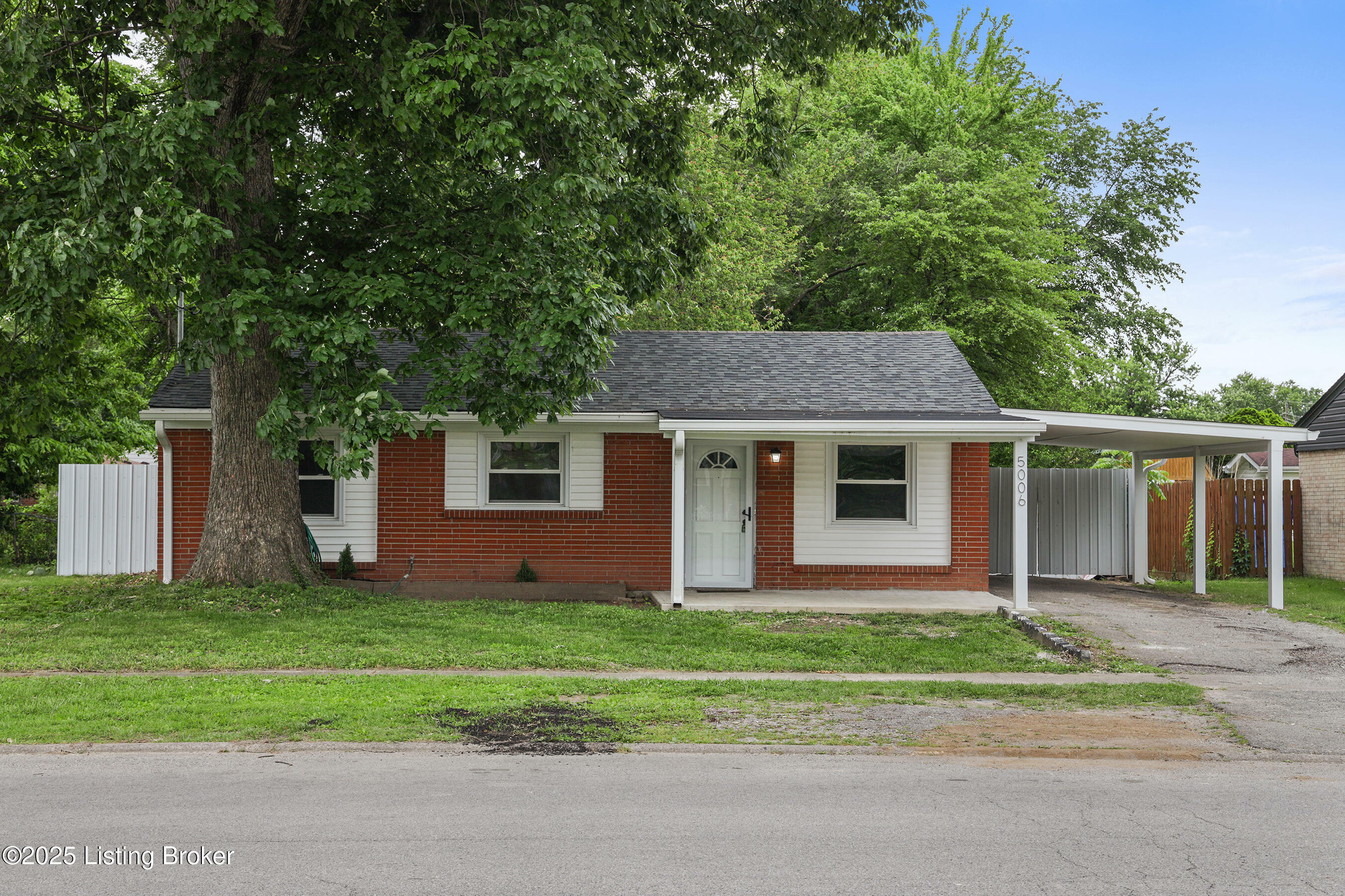 Property Photo: 5006 Rosette Blvd KY 40218