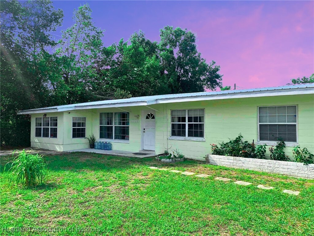Property Photo: 1009 Taseschee Drive FL 33870
