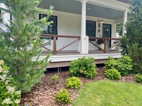 Property Photo:  306 N 1st Avenue  IA 50124 