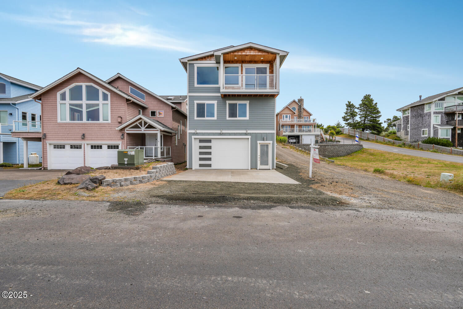 Property Photo: 115 Crescent Street OR 97141