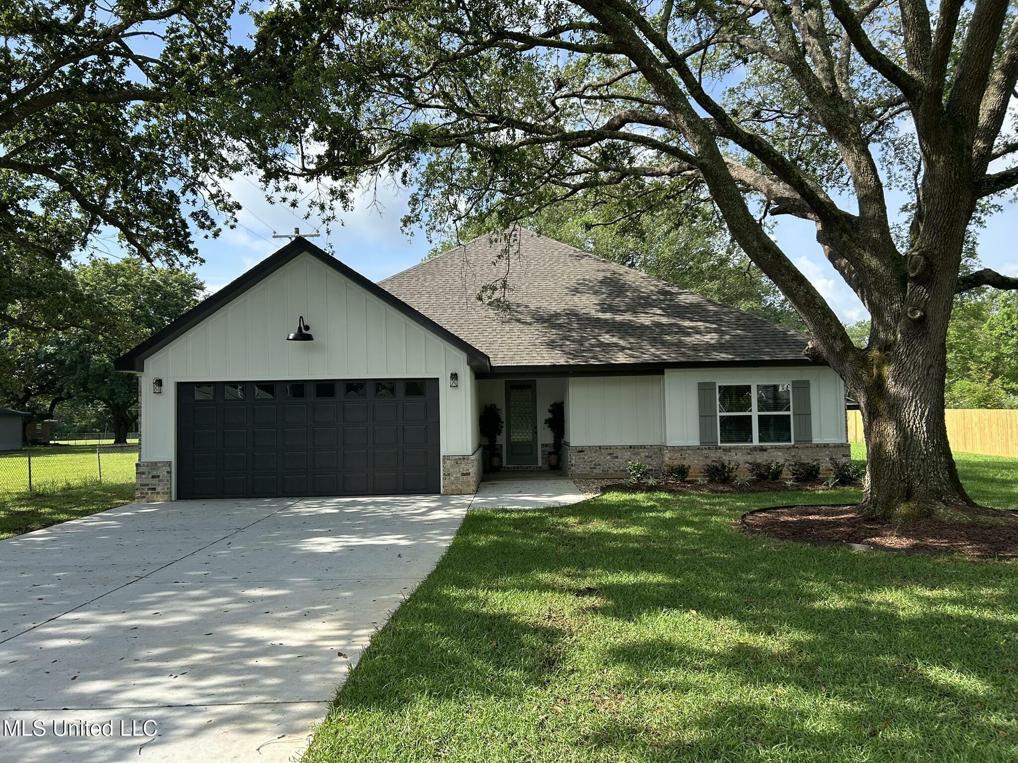 Property Photo:  3076 Highland Avenue  MS 39540 