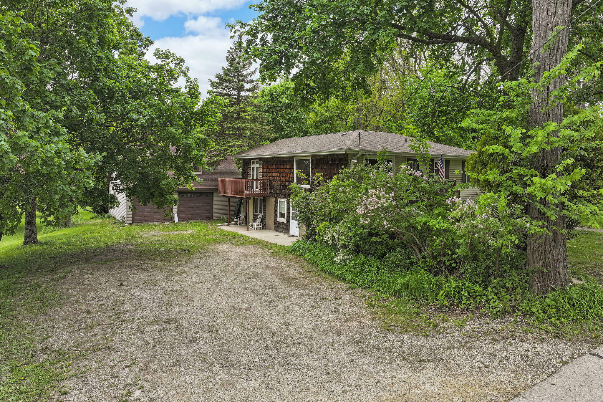 Property Photo:  600 Waverly St  WI 53147 