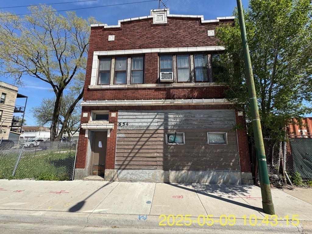 Property Photo: 654 W 47th Street IL 60609