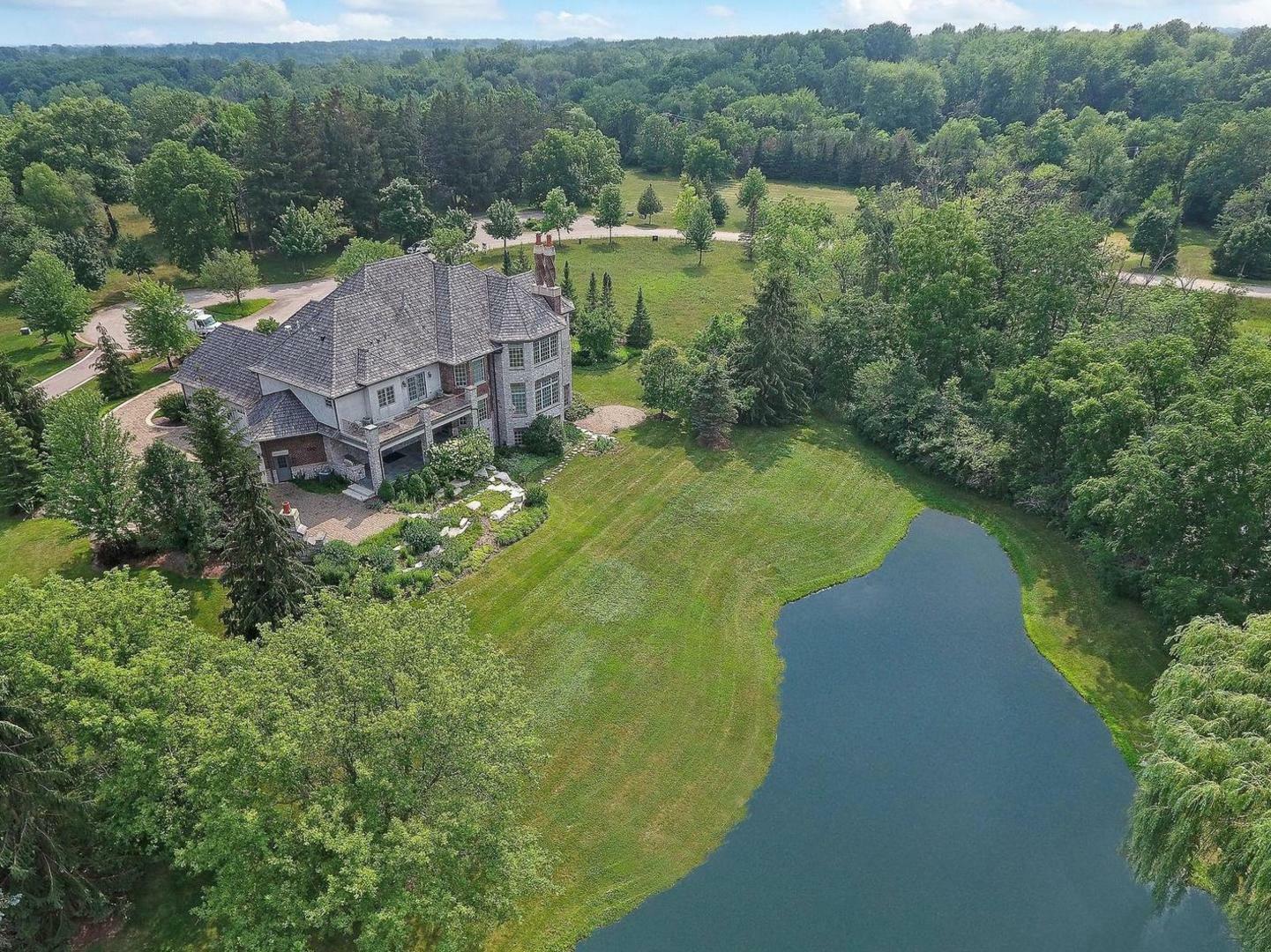 Property Photo: 34 Abbey Woods Drive IL 60010