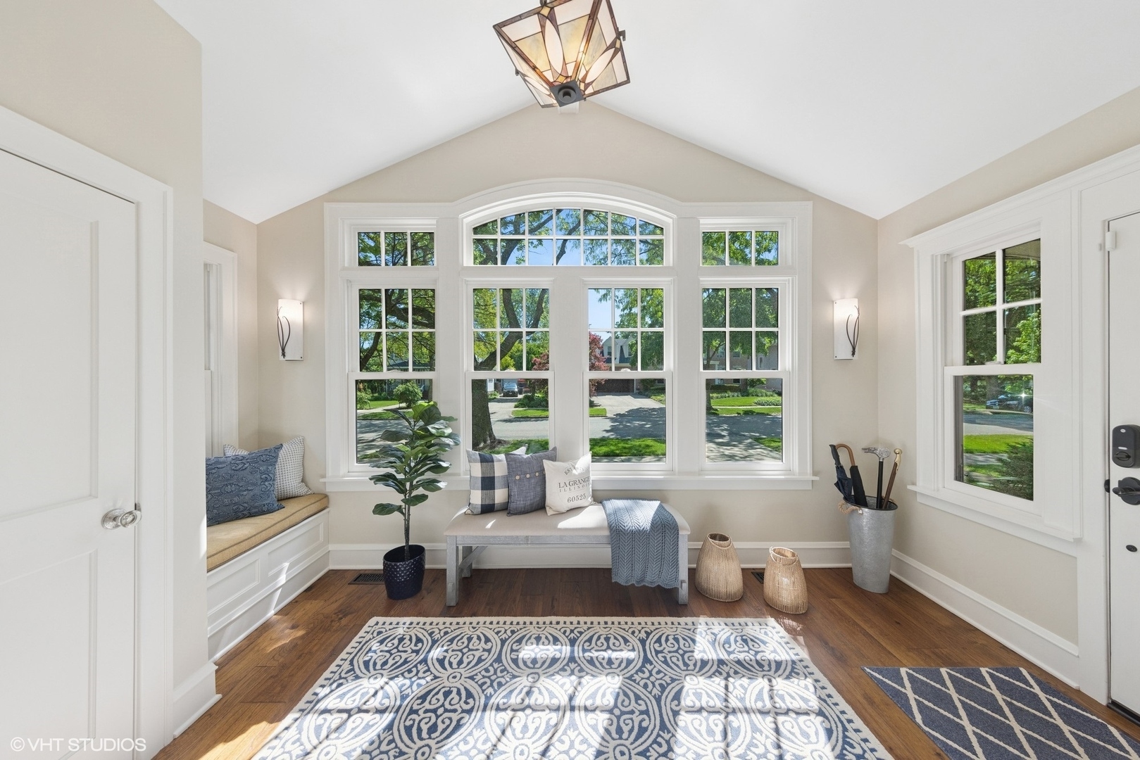 Property Photo: 332 S Stone Avenue IL 60525