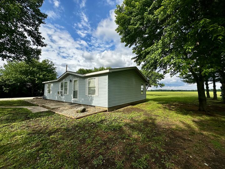 Property Photo: 1008 Bloomington Street IL 61735