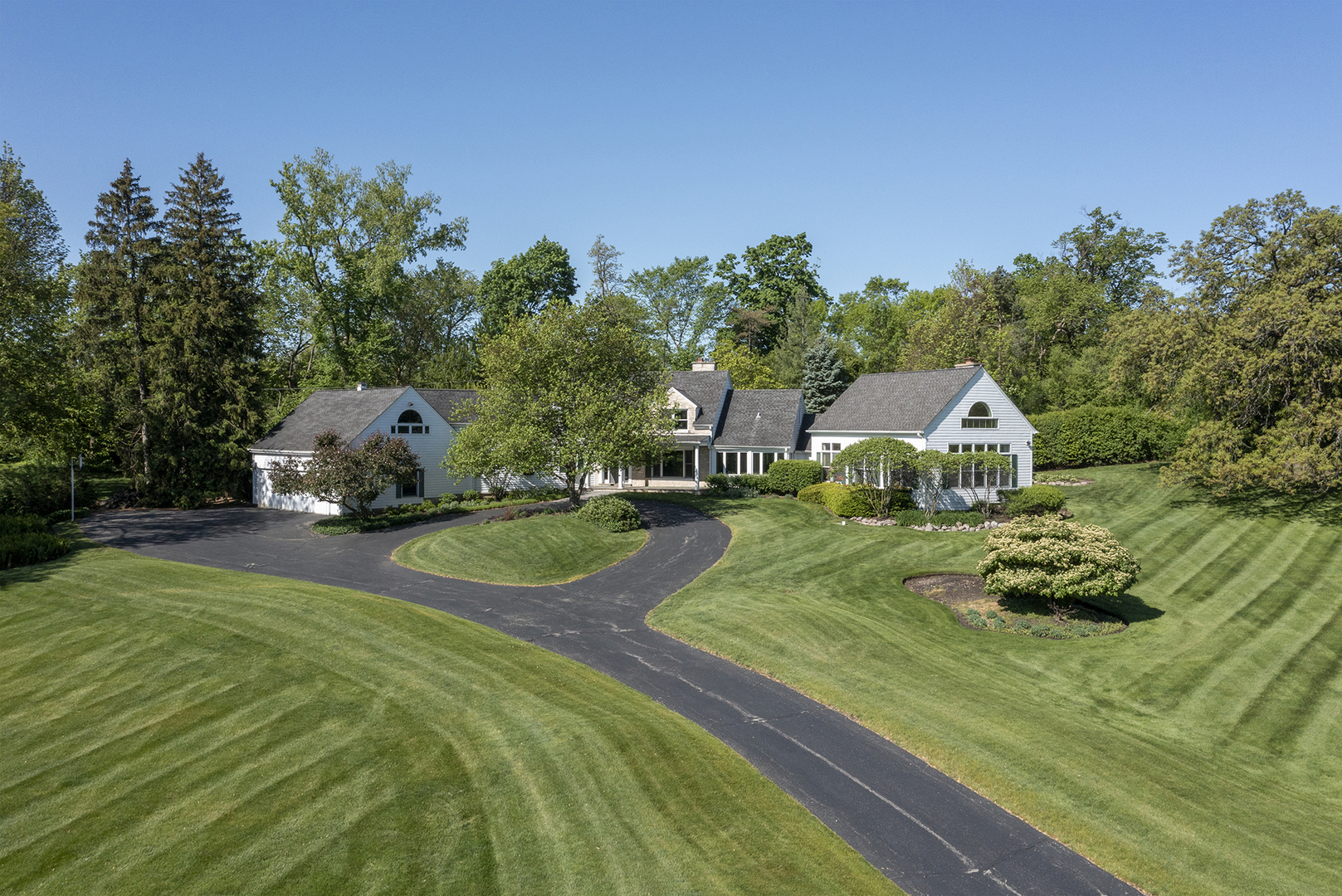 Property Photo:  110 Inverway  IL 60067 