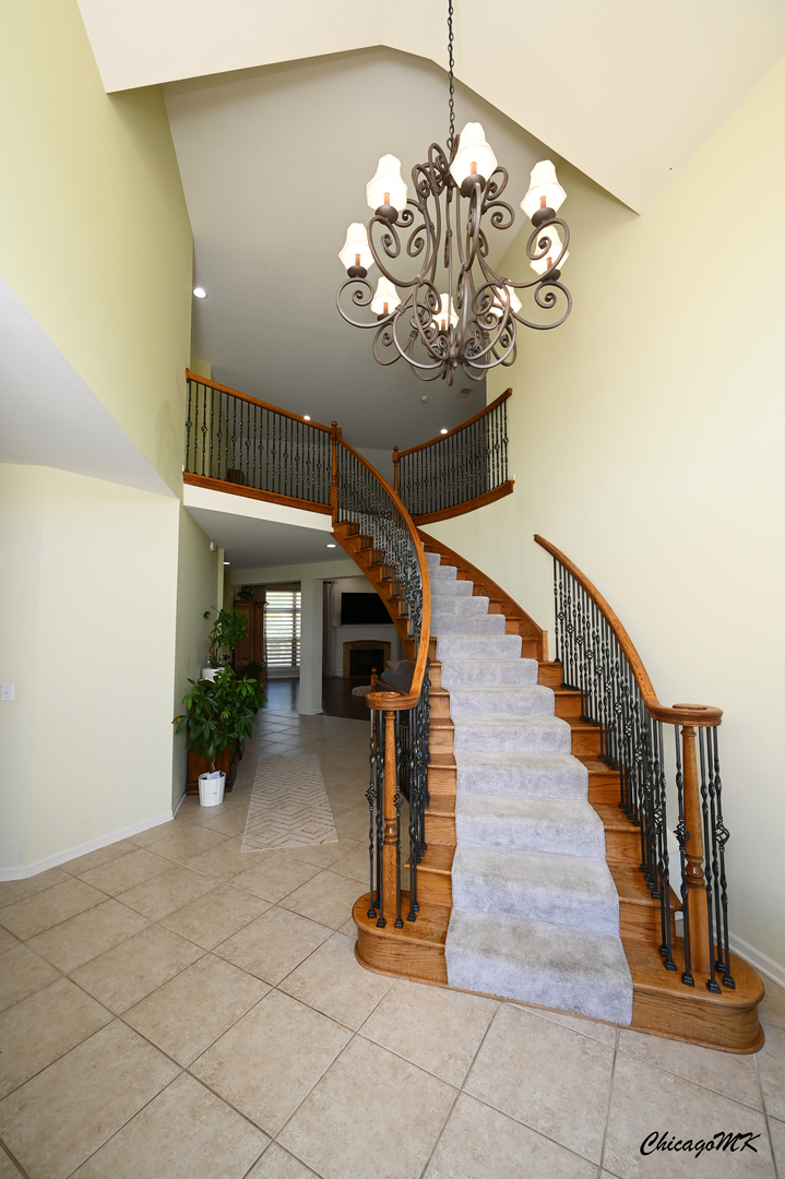 Property Photo: 328 Erie Circle IL 60108