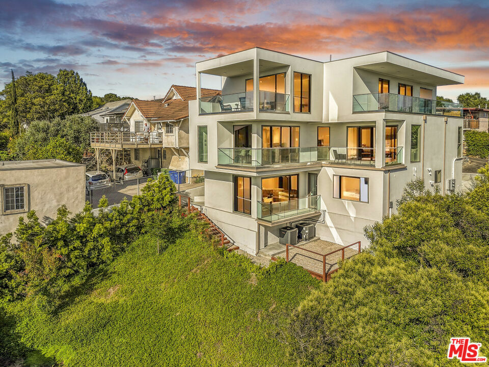 Property Photo:  1549 Lucretia Avenue  CA 90026 
