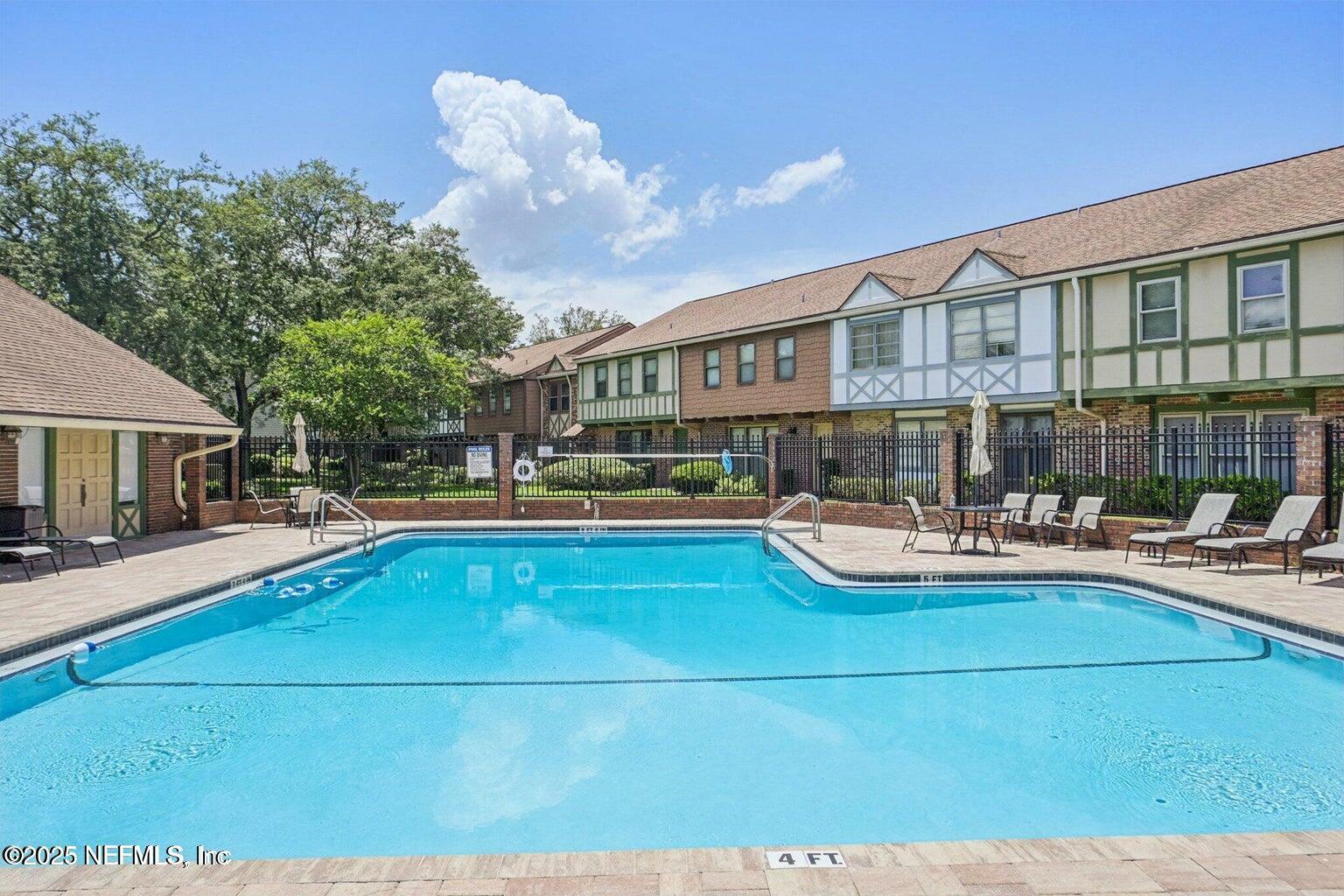 Property Photo: 8211 Kensington Square FL 32217
