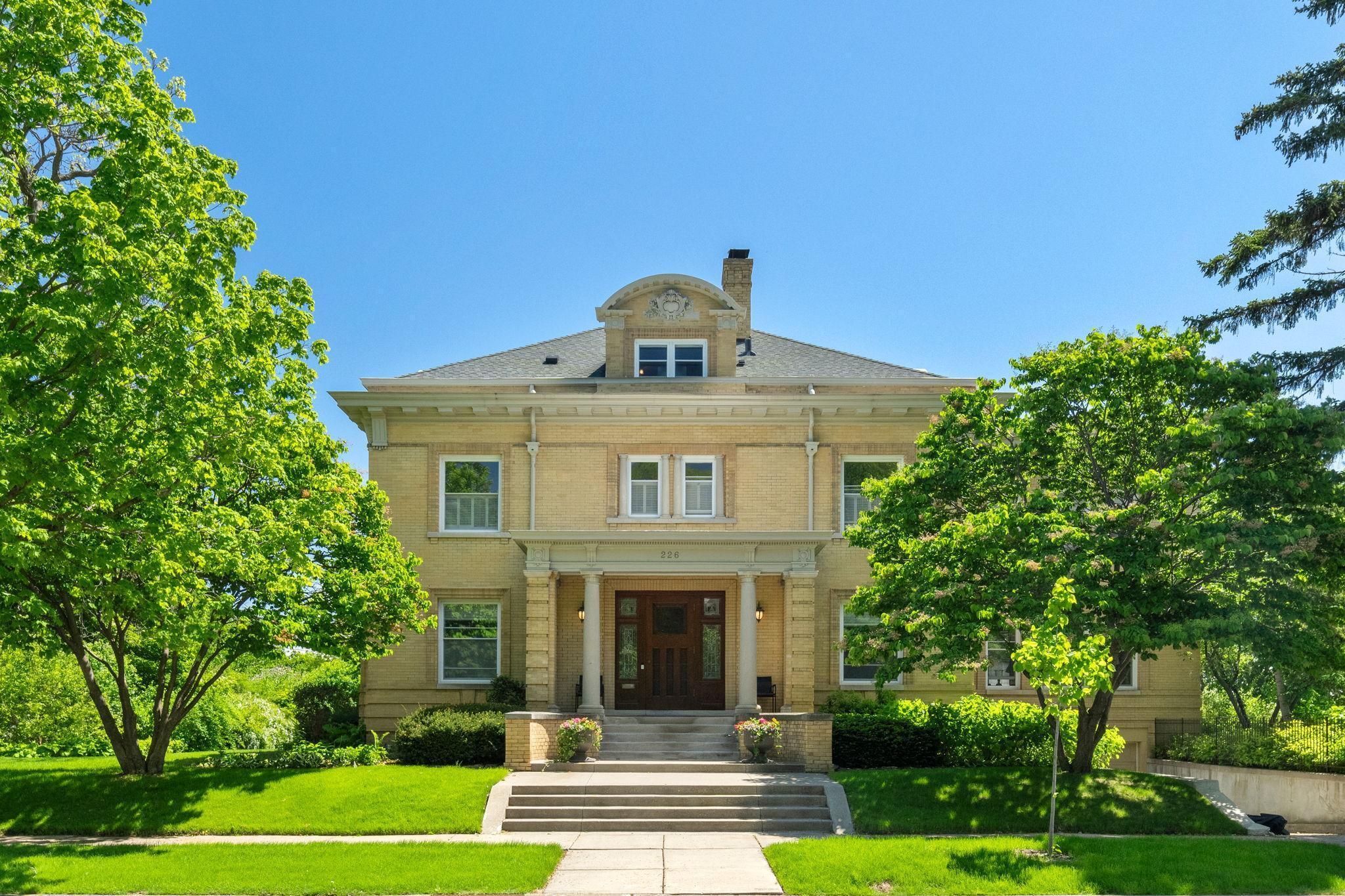 Property Photo: 226 Grotto Street S MN 55105