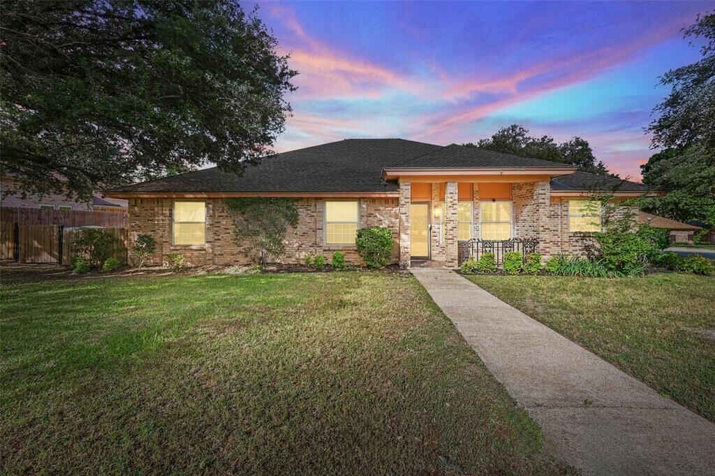 Property Photo:  7100 Church Park Drive  TX 76133 