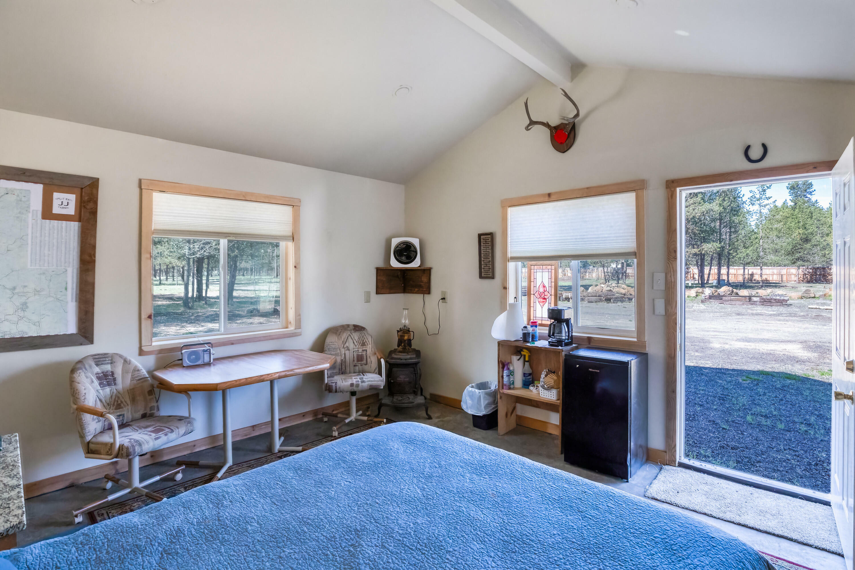 Property Photo: 8859 Split Rail Road OR 97739