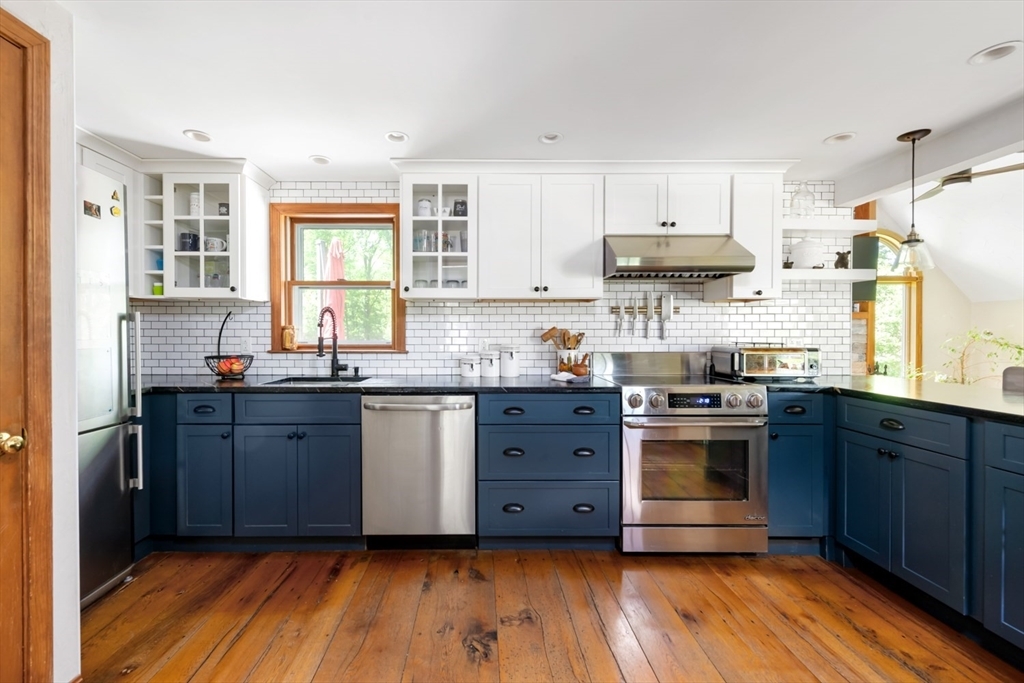 Property Photo:  91 Park Ave West  MA 02190 