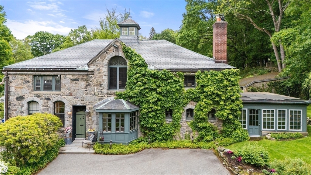 Property Photo: 74 Warren St MA 02459
