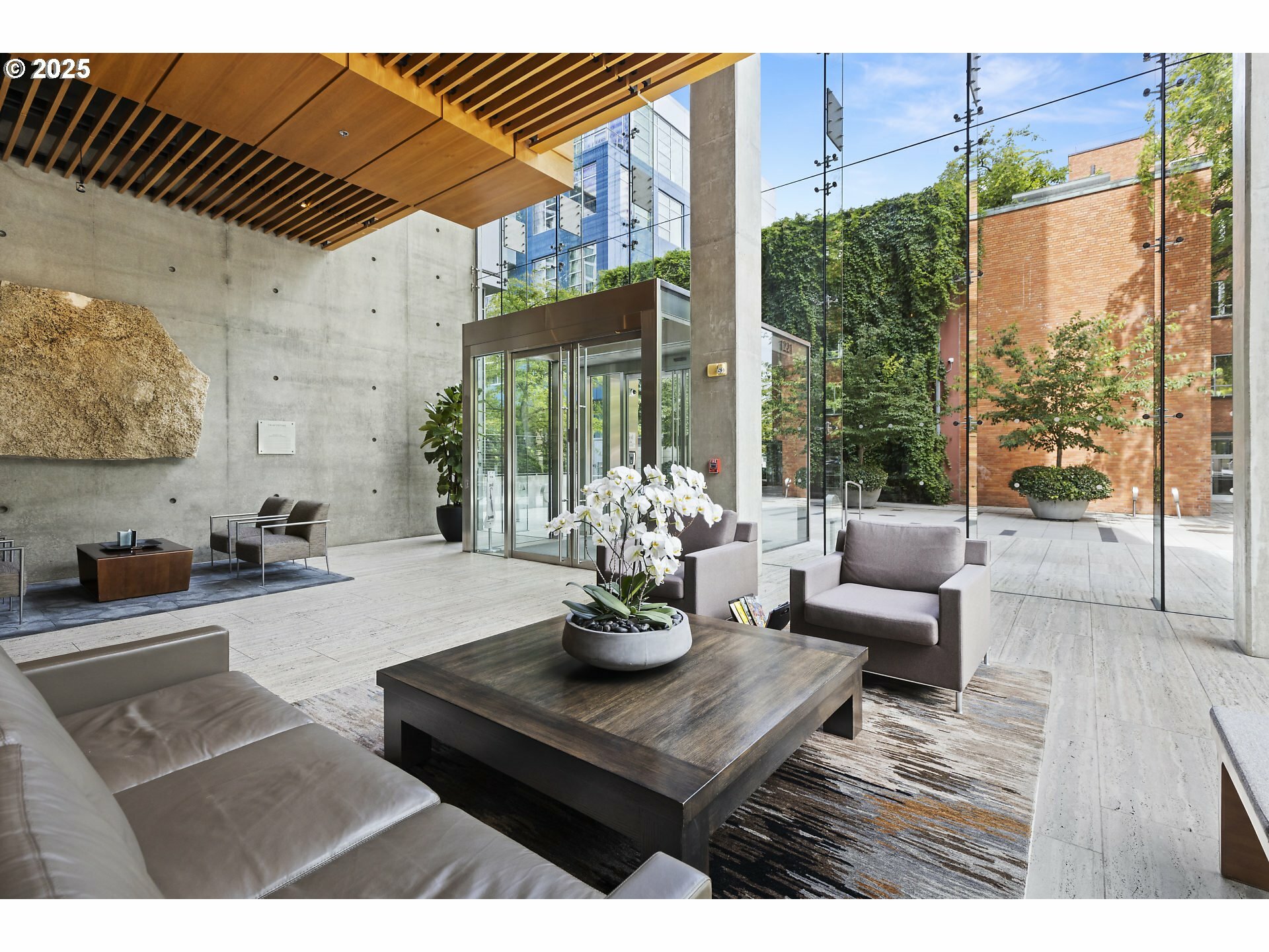 Property Photo: 1221 SW 10th Ave 410 OR 97205