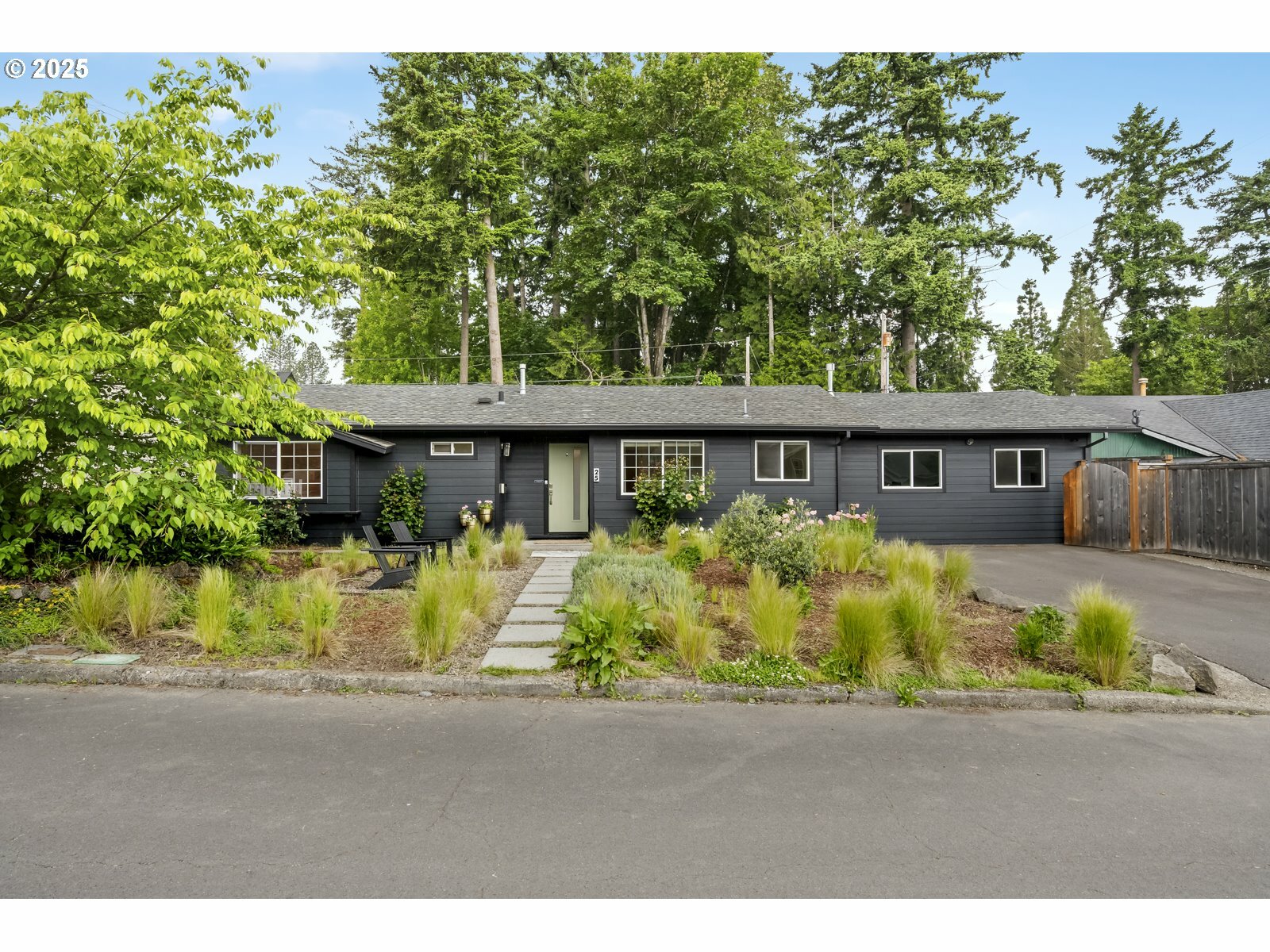 Property Photo: 25 SW 143rd Ave OR 97006