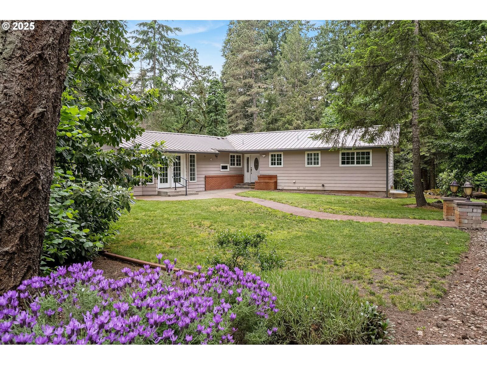 Property Photo:  7678 Pine Tree Ln SE  OR 97392 