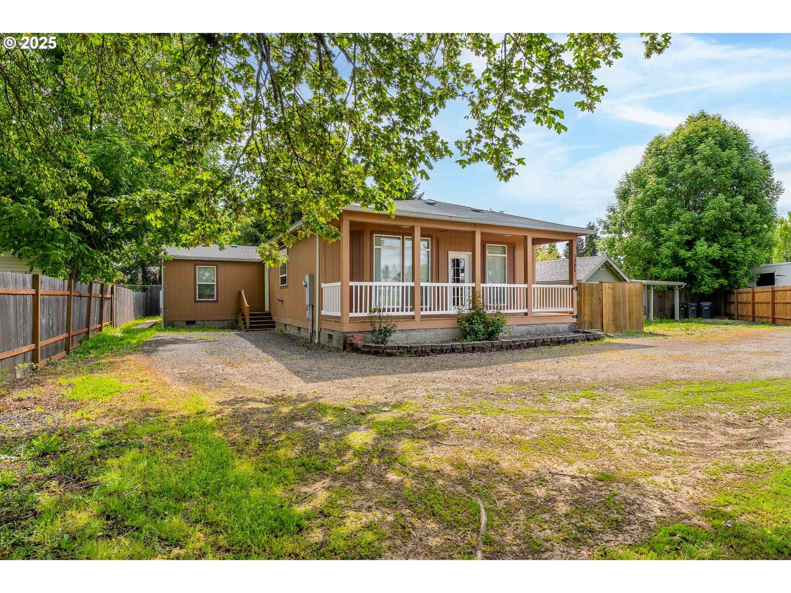 Property Photo:  1385 Taney St  OR 97402 