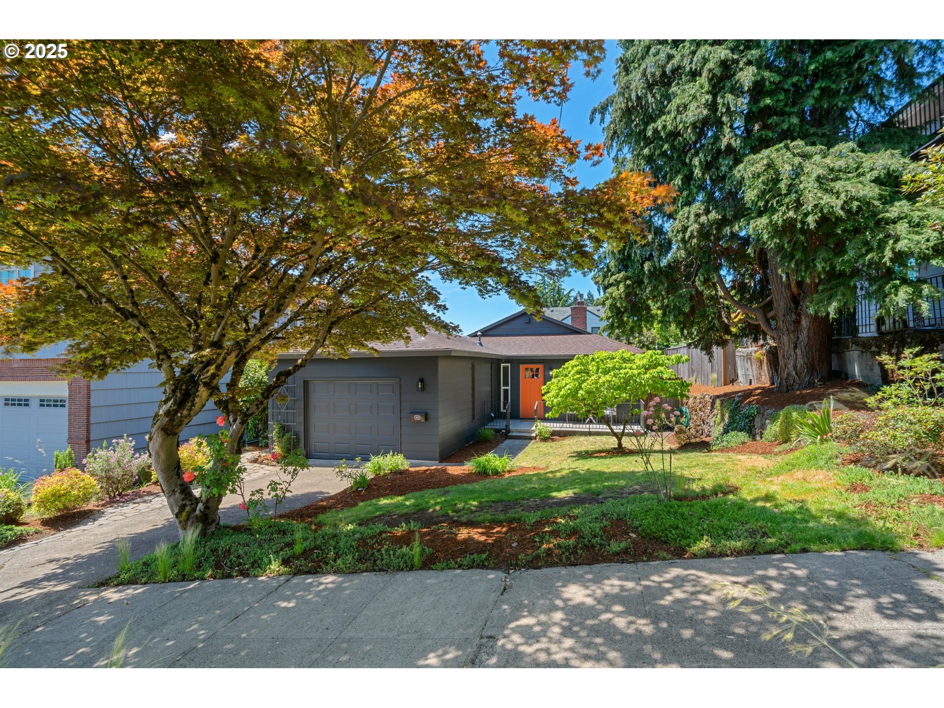 Property Photo: 3427 NE 32nd Pl OR 97212