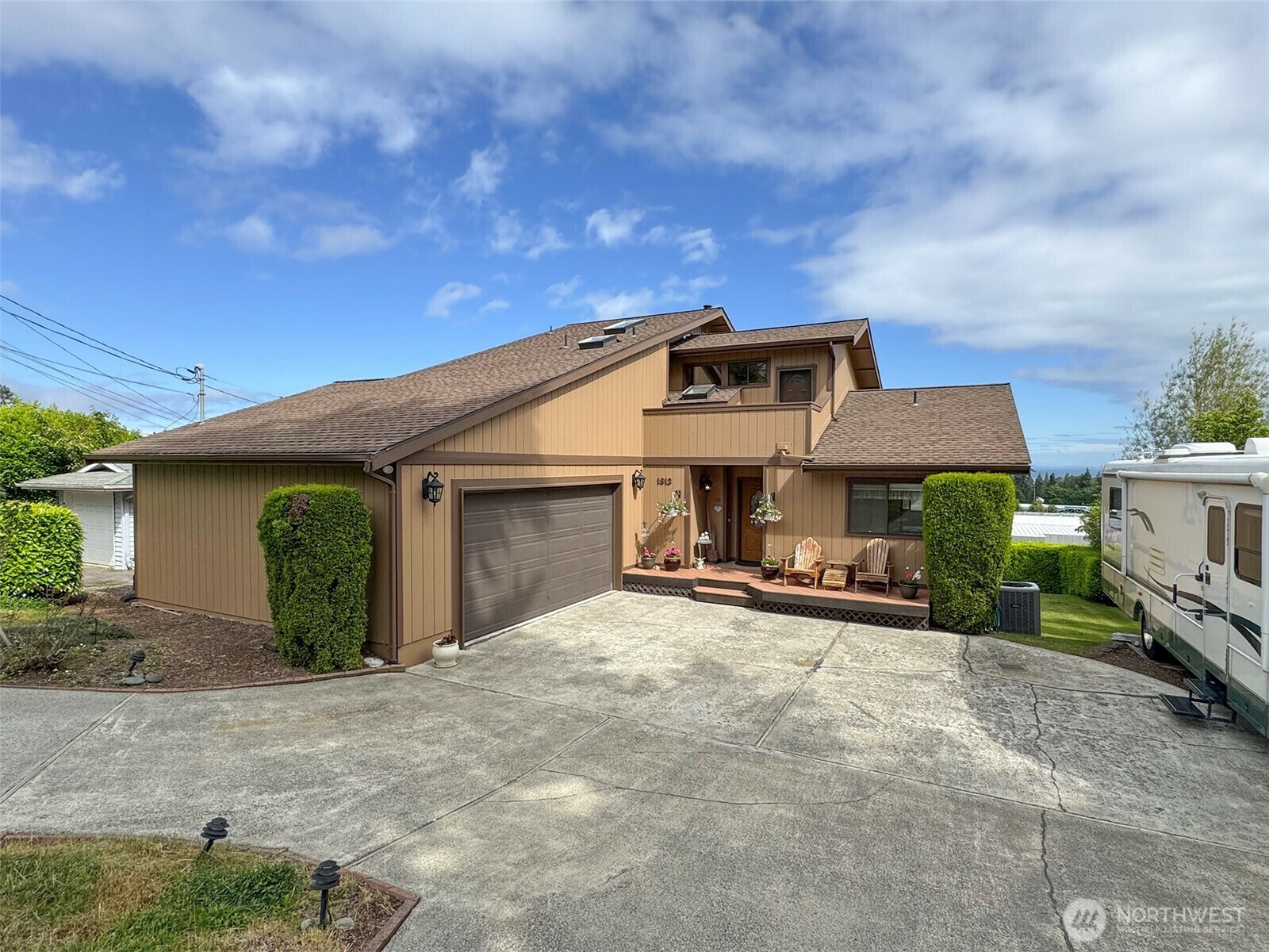 Property Photo:  1813 E 3rd Street  WA 98362 