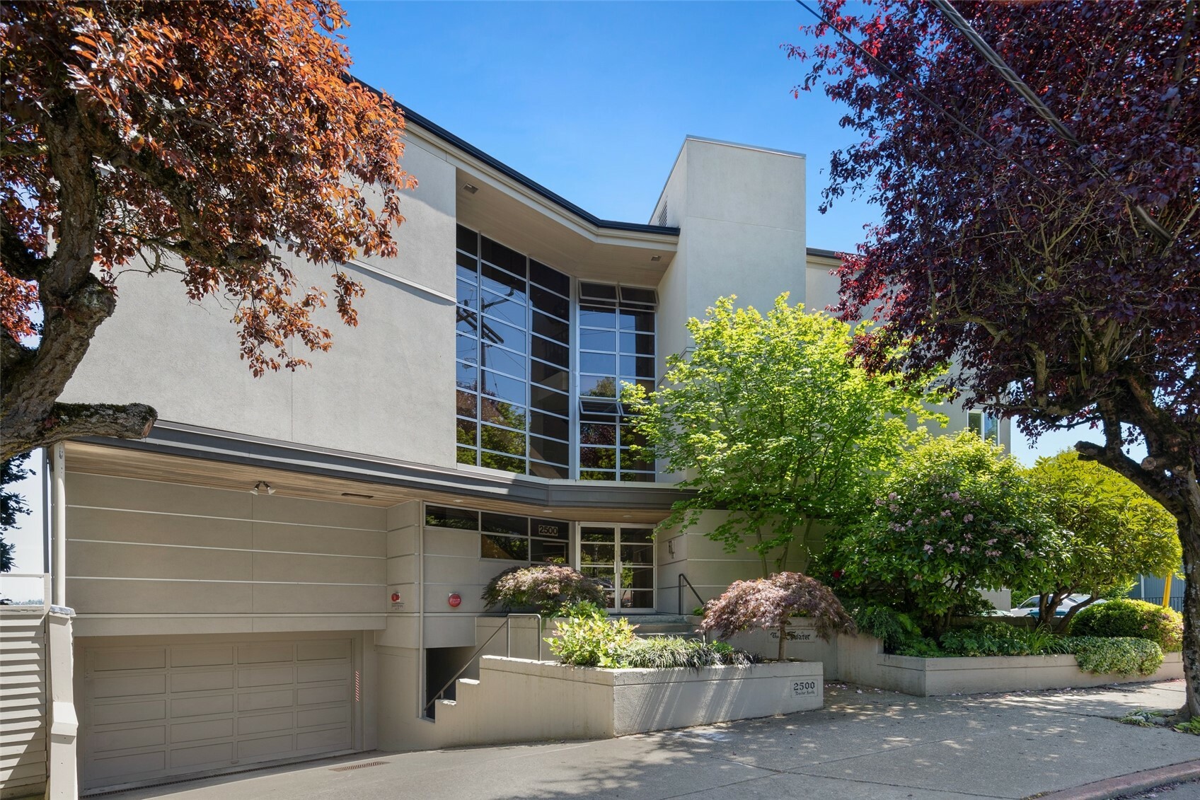 Property Photo: 2500 Dexter Avenue N C WA 98109