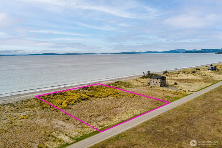 Property Photo:  4693  Surfcrest Drive  WA 98277 