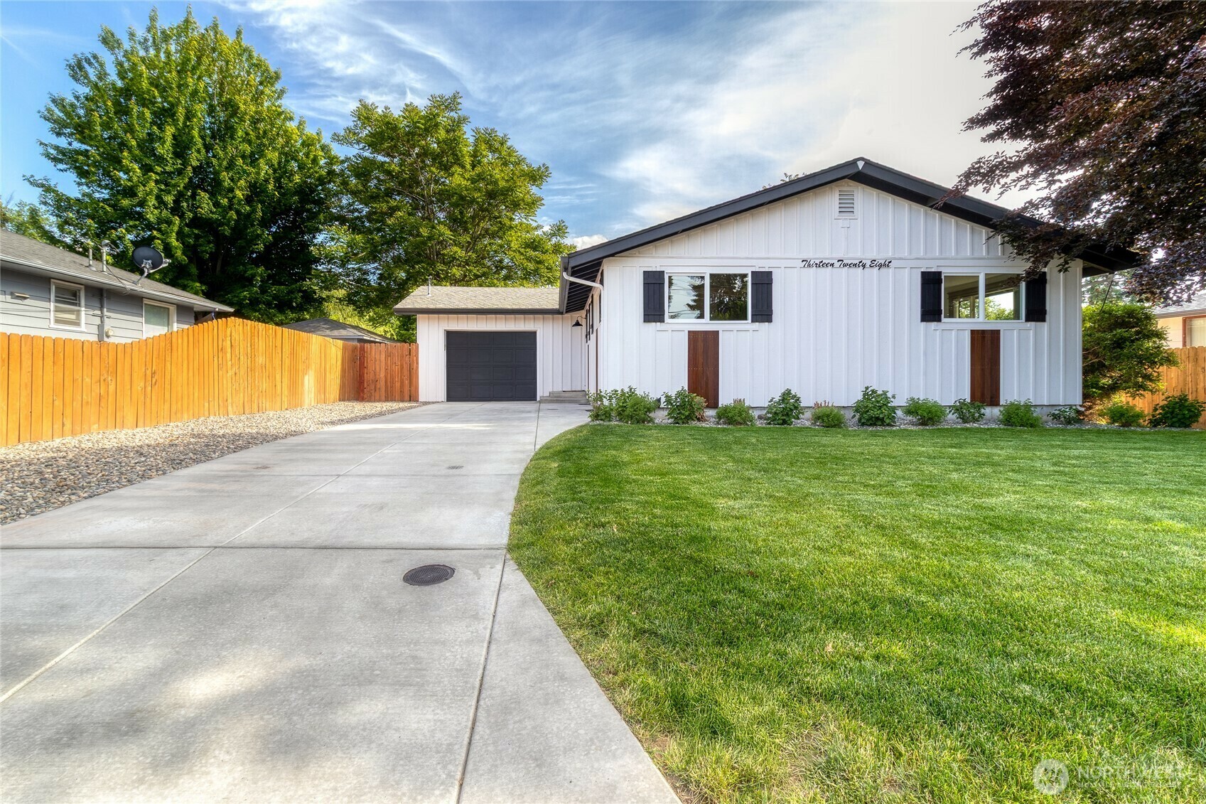 Property Photo: 1328 Dakota St WA 99362