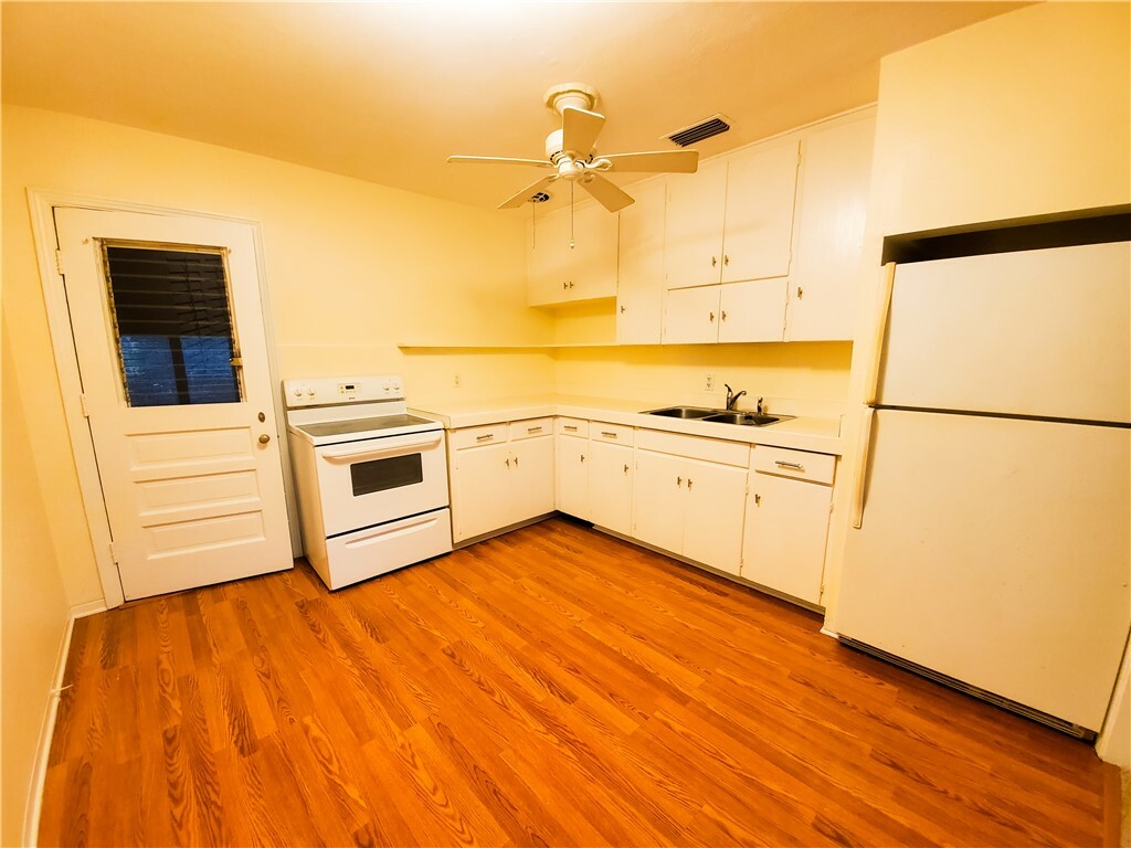 Property Photo: 3602 21st Street FL 32960