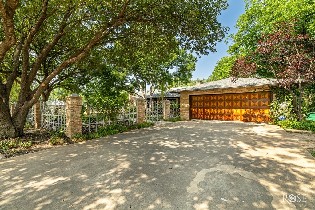 Property Photo: 1703 Christoval Rd TX 76903