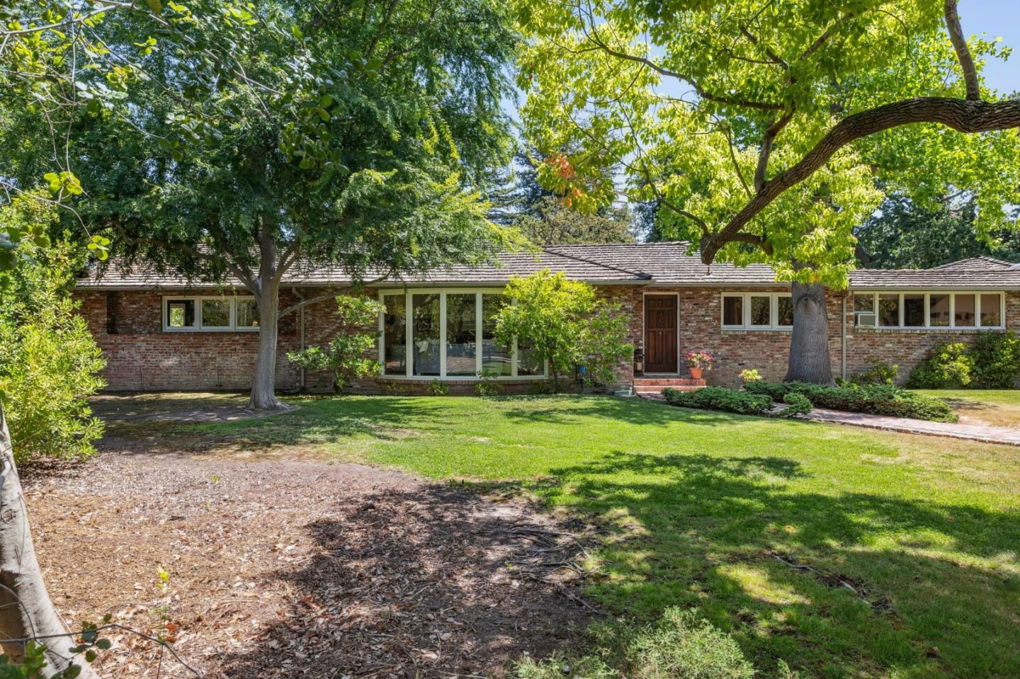 Property Photo: 4061 Manzana Lane CA 94306