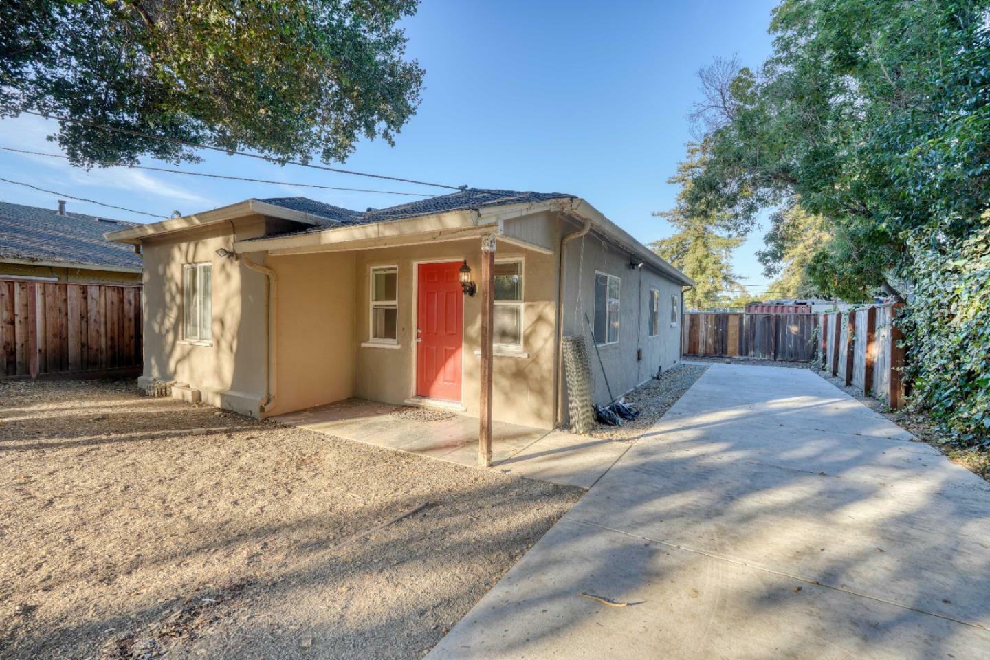 Property Photo:  1871 Woodland Avenue  CA 94303 