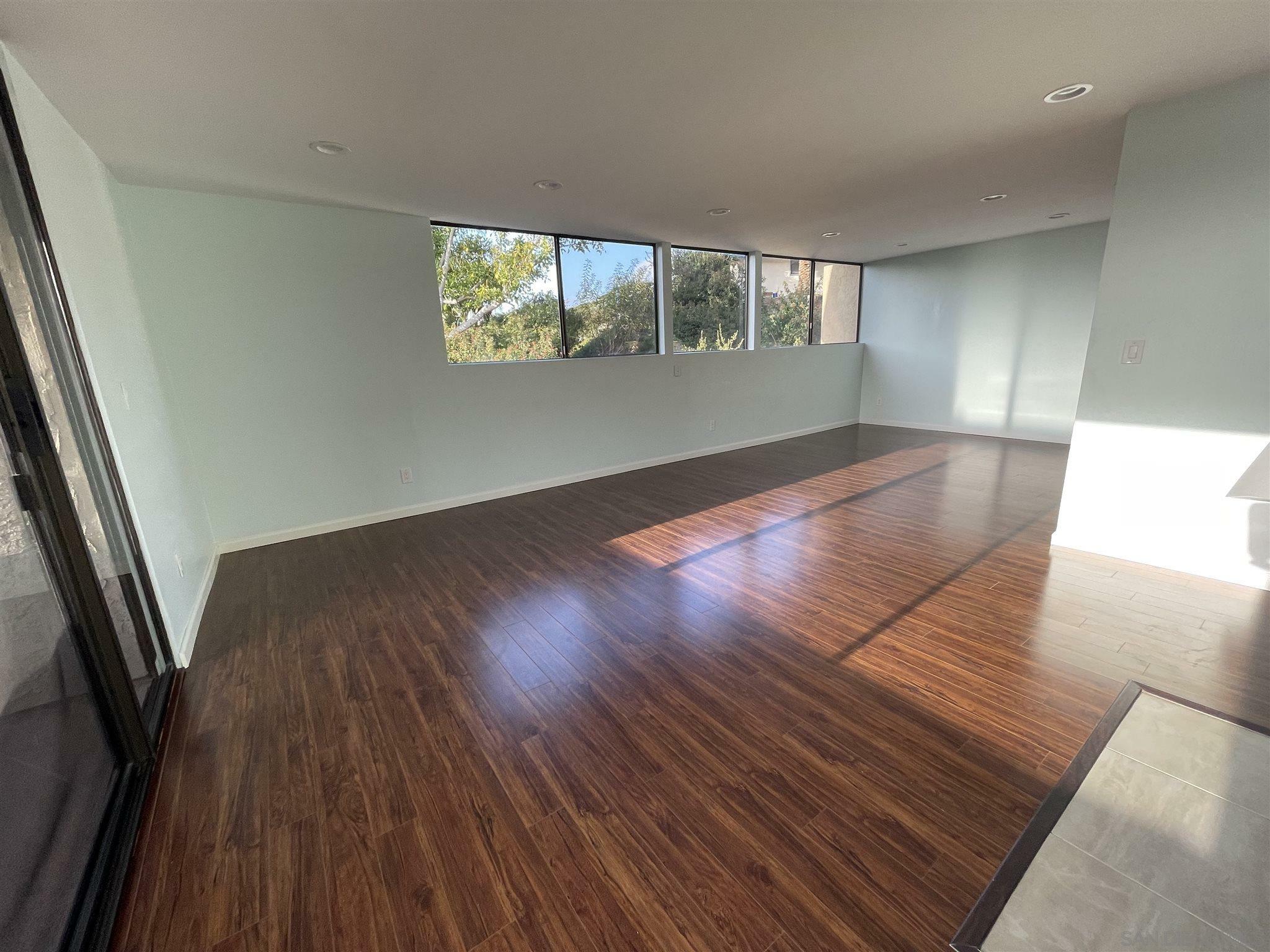 Property Photo: 2420 Torrey Pines Rd 304B CA 92037