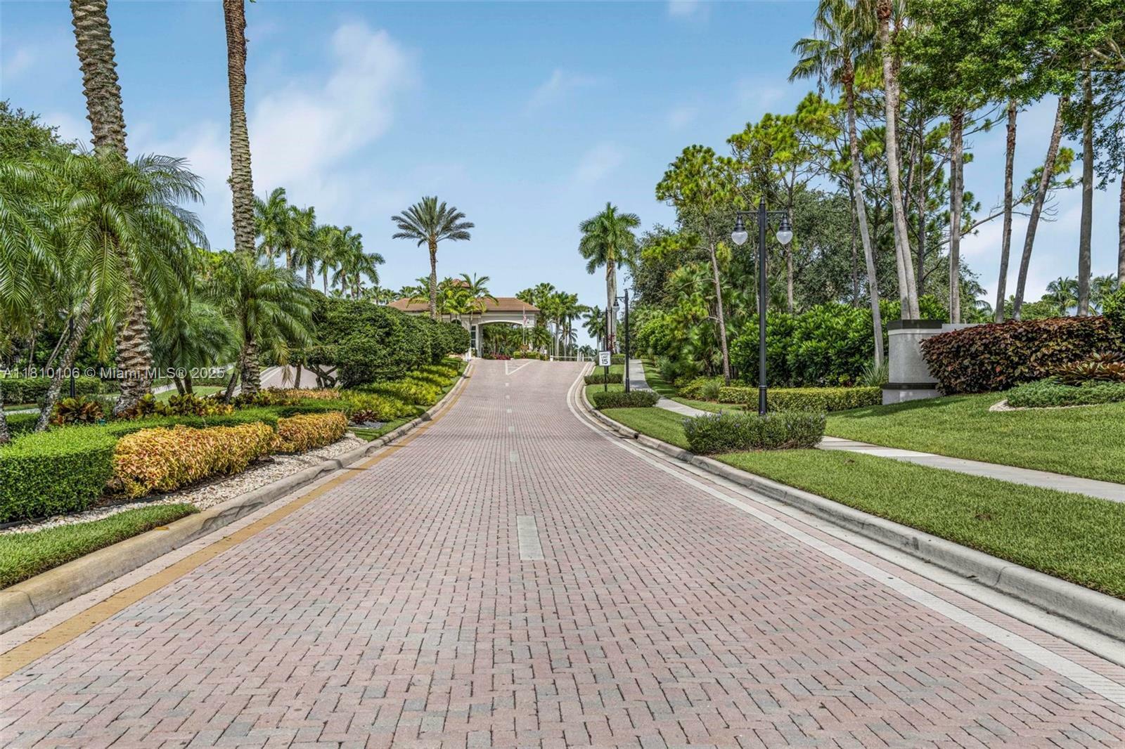 Property Photo: 11750 Bayfield Dr FL 33498