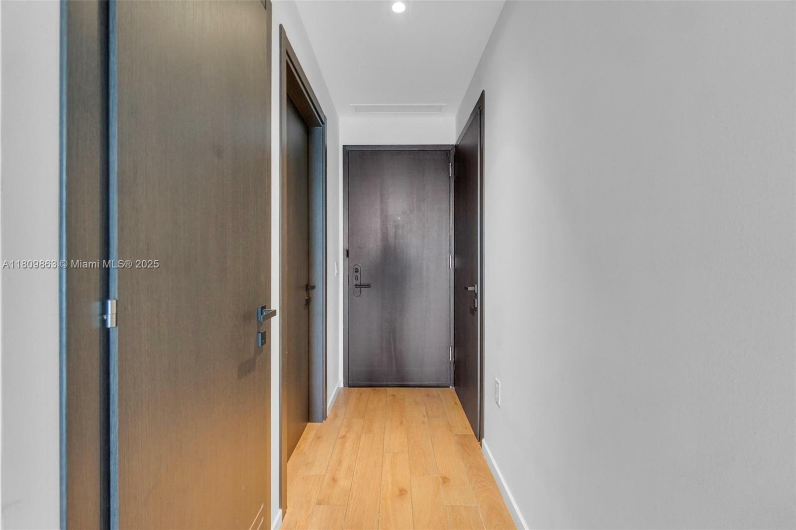 Property Photo: 398 NE 5th St 3503 FL 33132