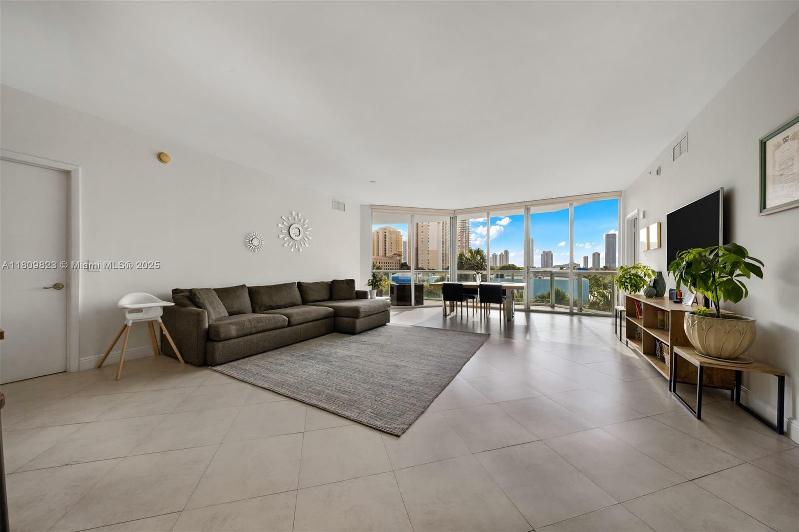 Property Photo: 3131 NE 188th St 2-506 FL 33180