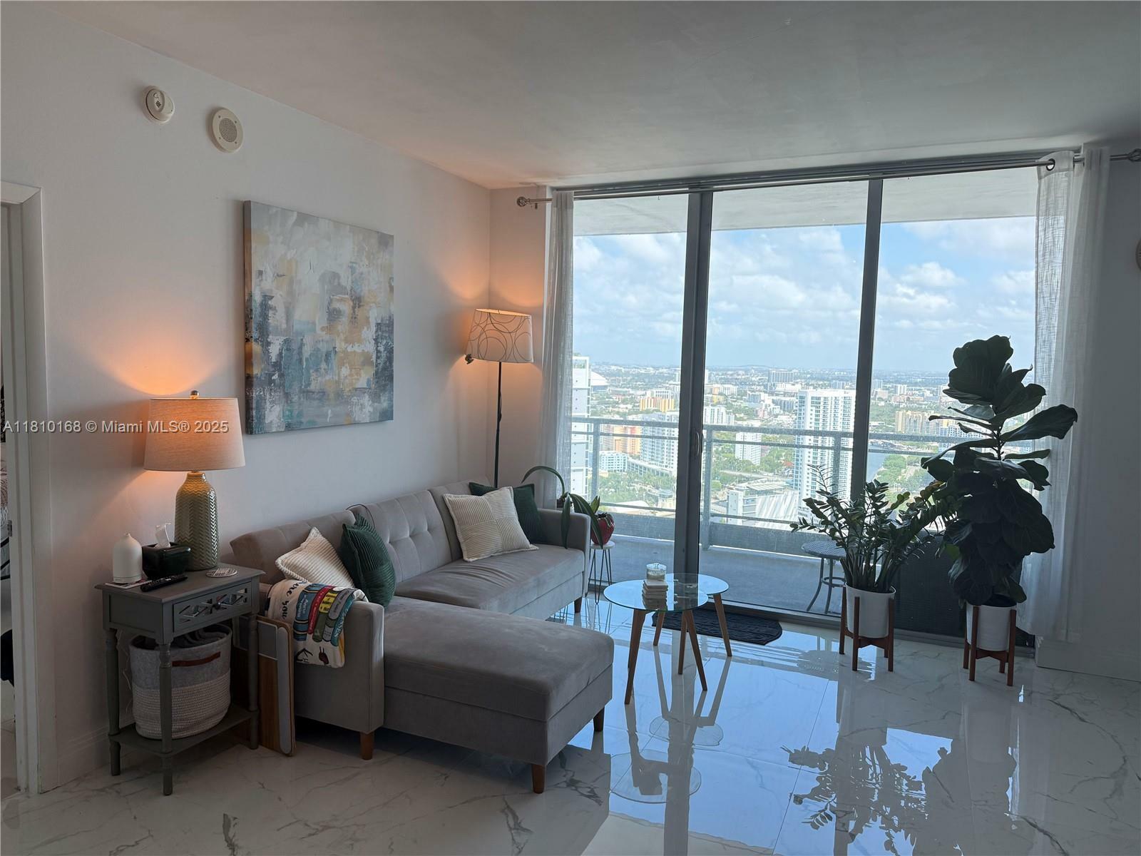 Property Photo: 90 SW 3rd St 4007 FL 33130