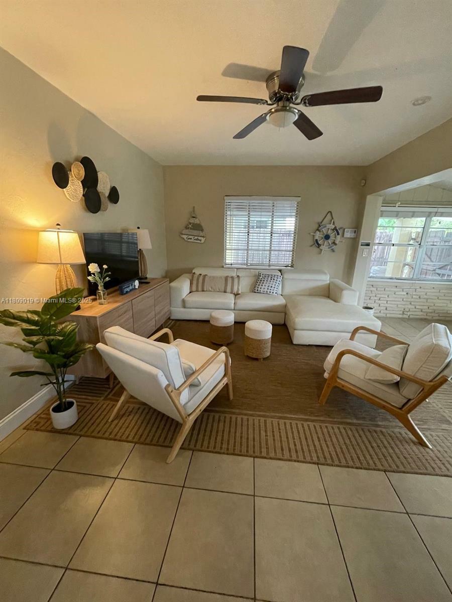 Property Photo:  1427 SW 30th St  FL 33315 