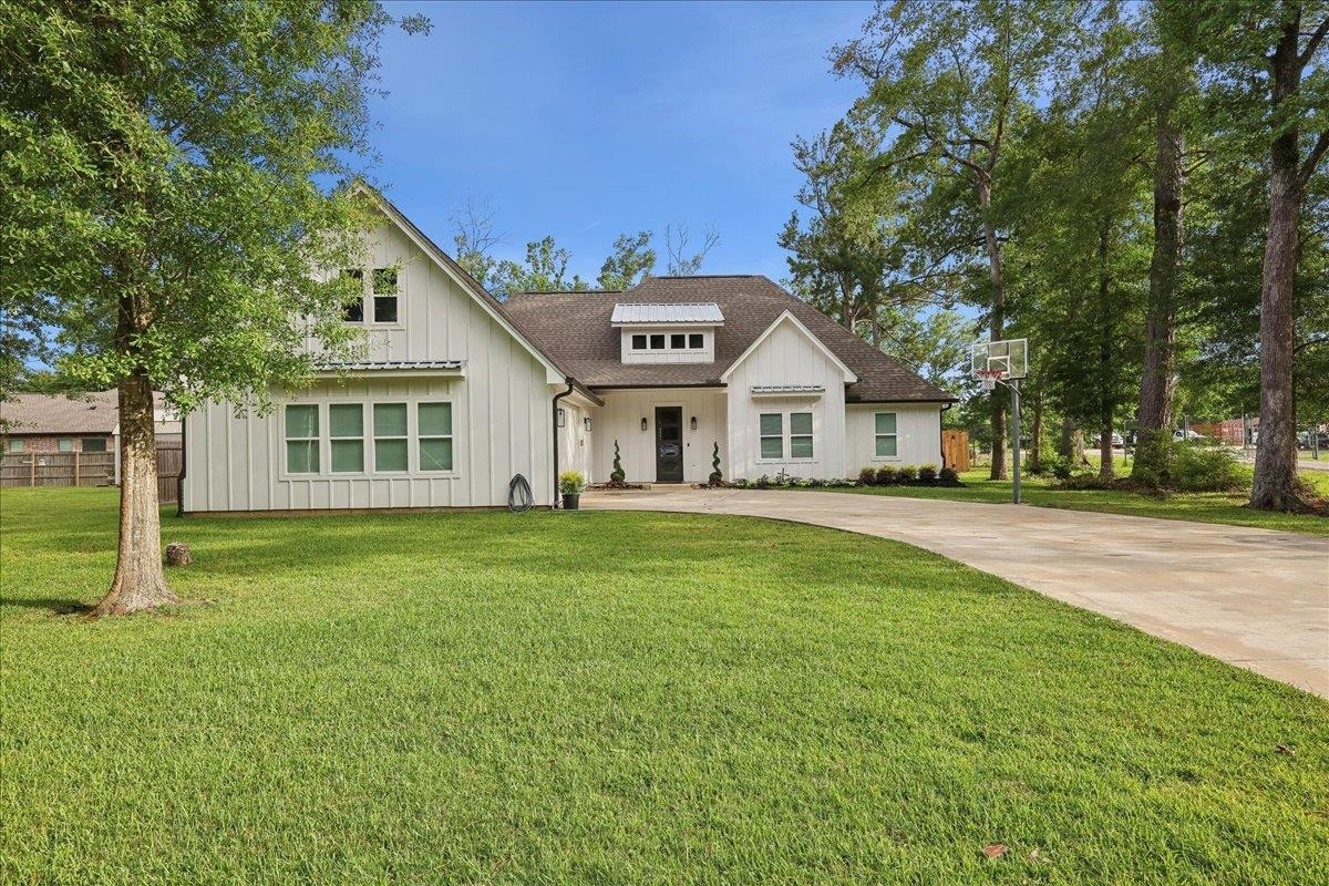 Property Photo: 184 E Chance Road TX 77657
