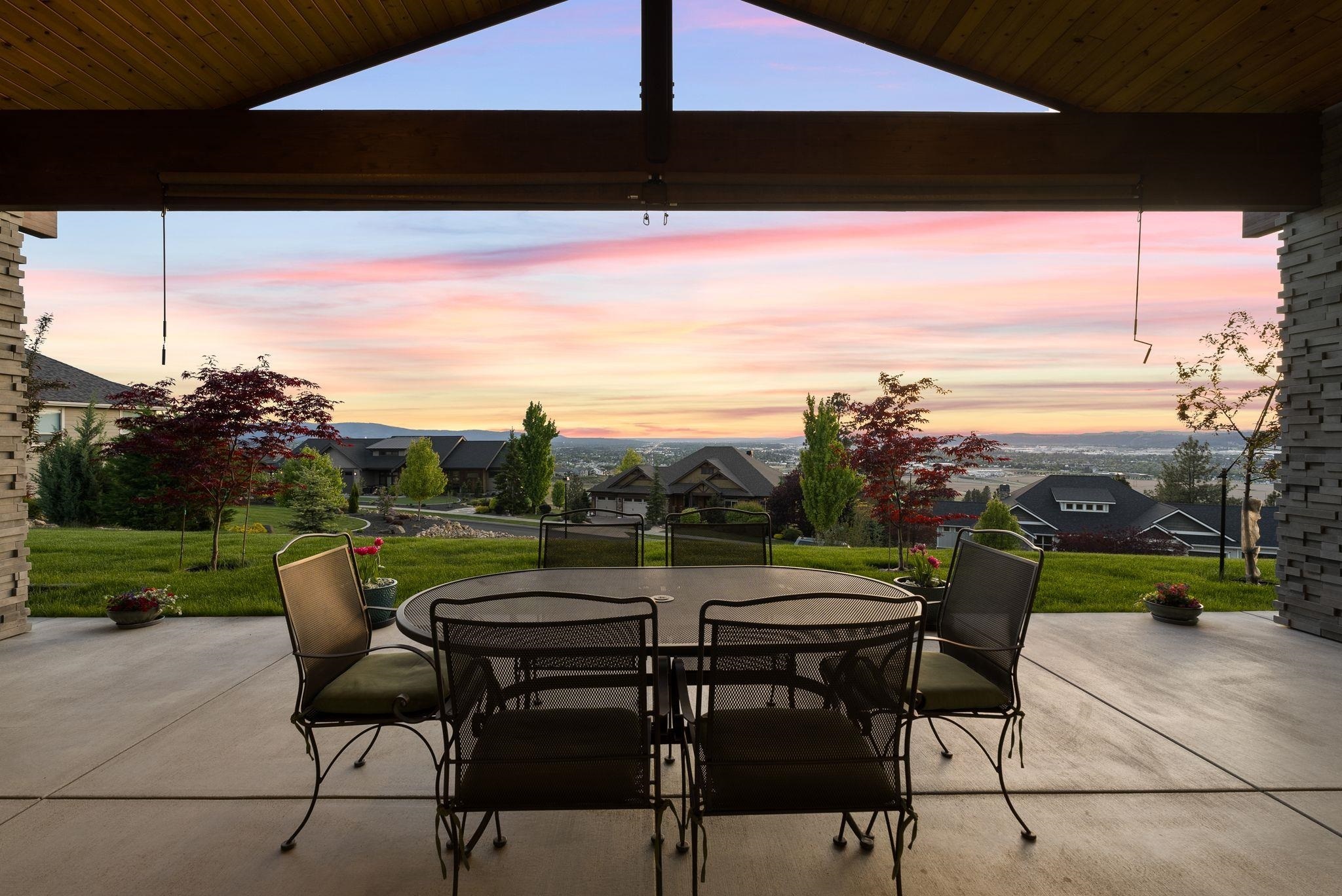 Property Photo: 160 N Legend Tree Dr WA 99019