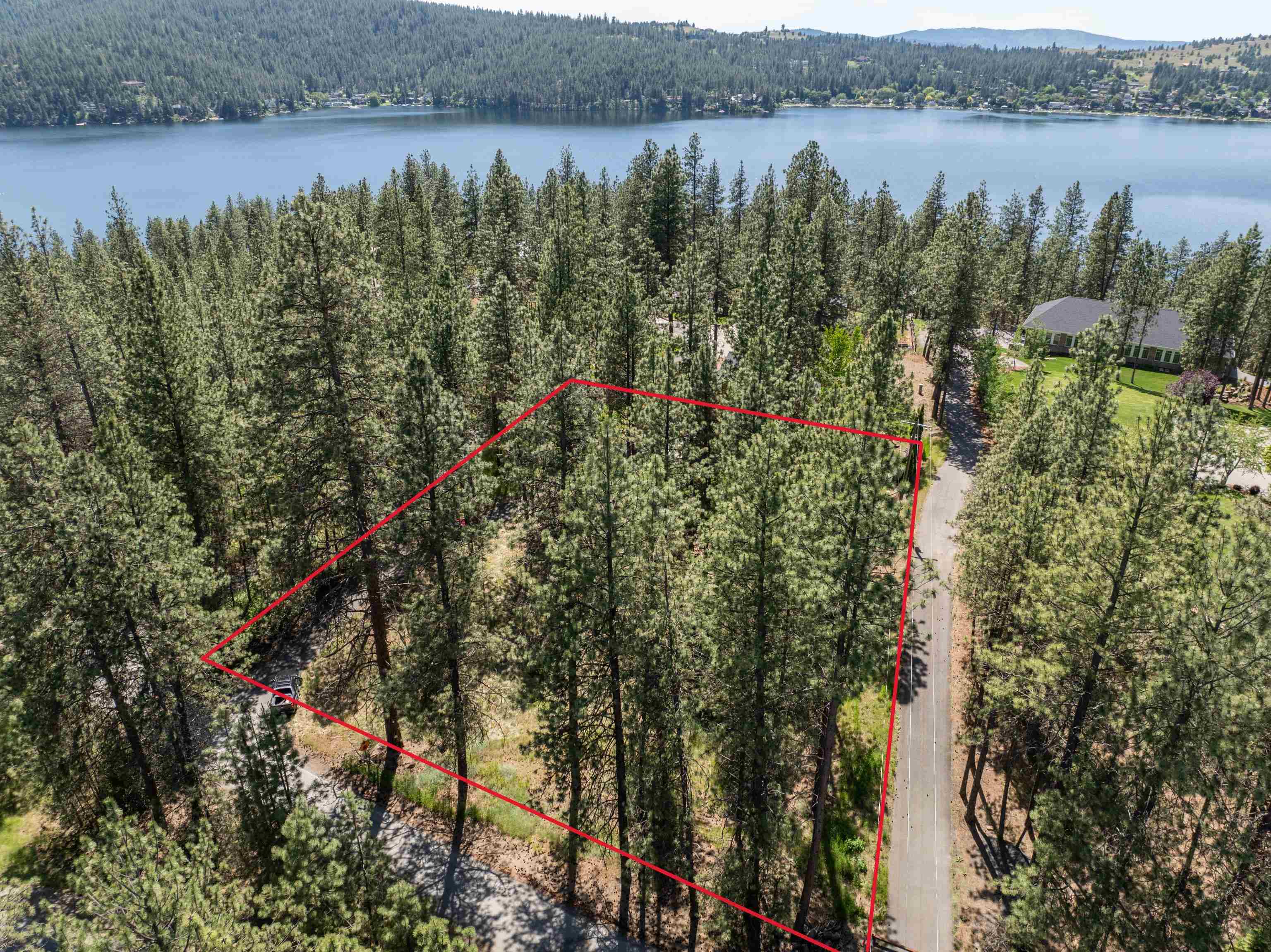 Property Photo: 608 S Lakeside Rd WA 99019