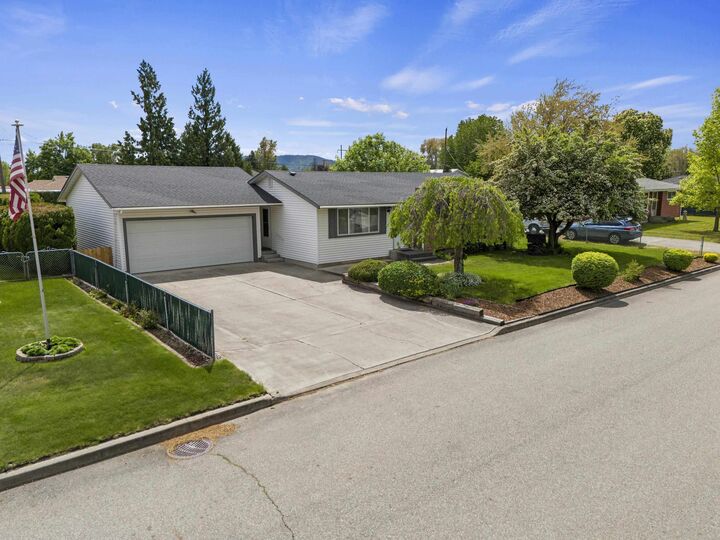 13304 E Desmet Ave  Spokane Valley WA 99216 photo