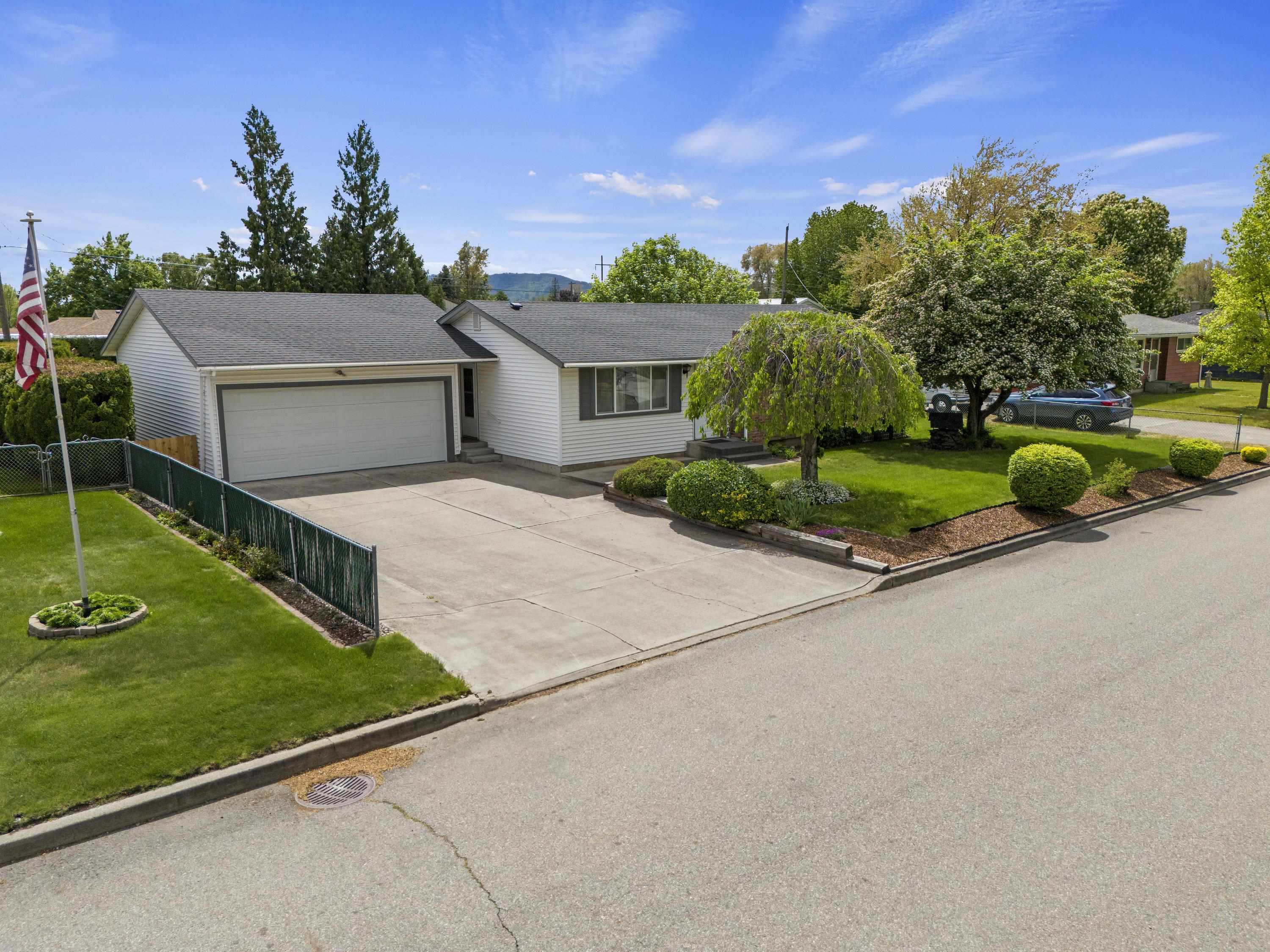 Property Photo: 13304 E Desmet Ave WA 99216
