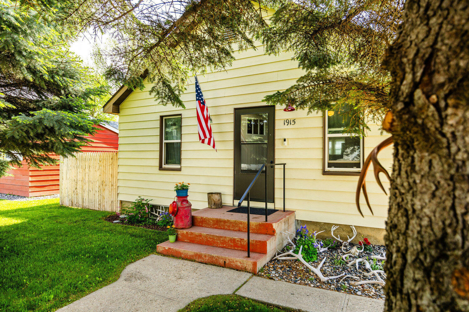 Property Photo: 1915 Frackleton Street WY 82801