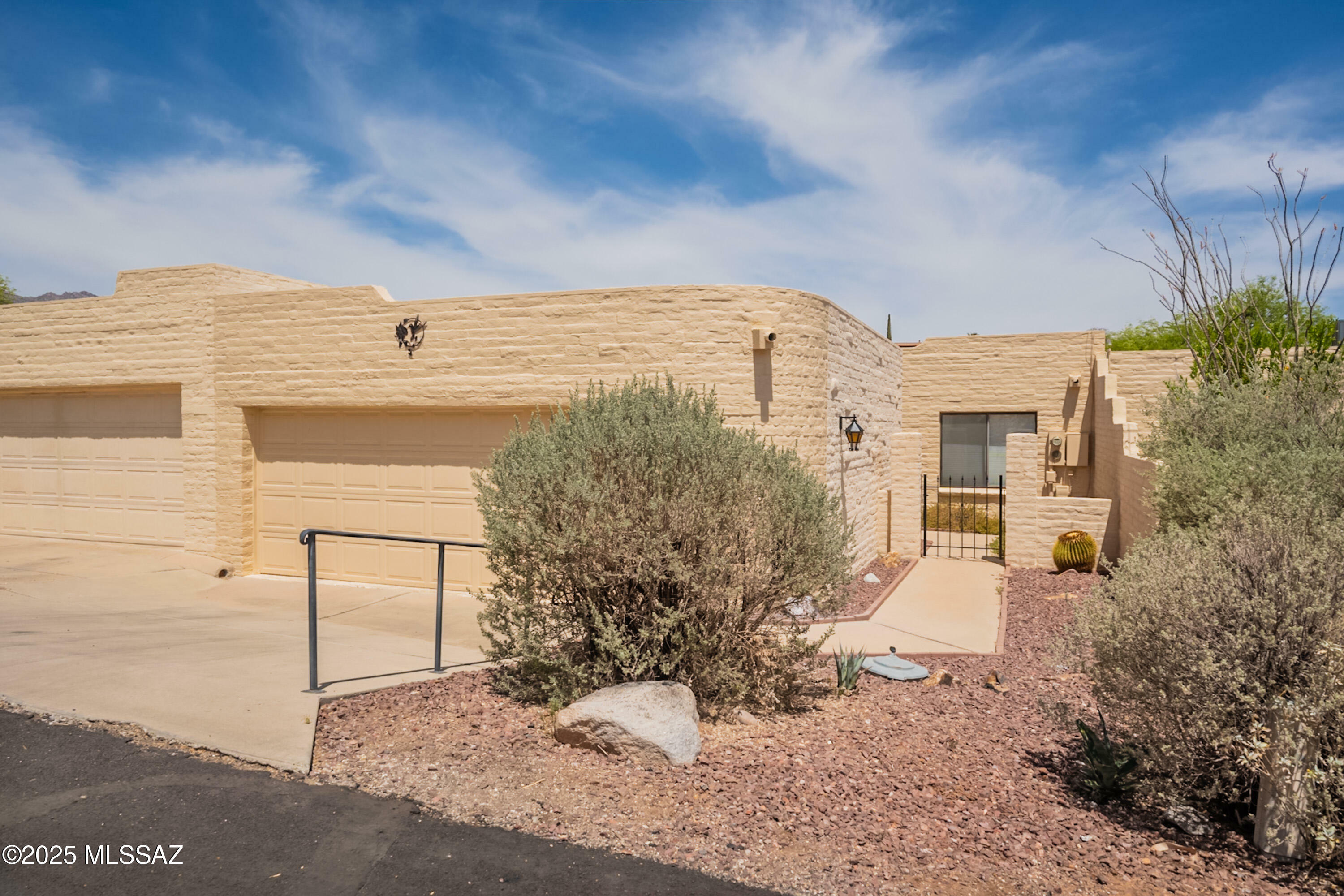 Property Photo: 5096 N Placita Del Lazo AZ 85750