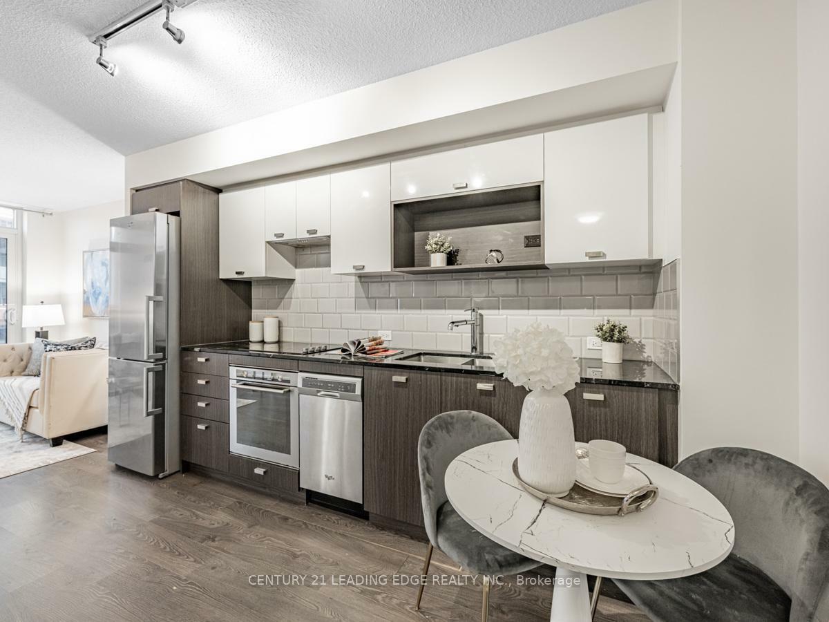 Photo de la propriété: 255 Village Green Square 811 ON M1S 0L7