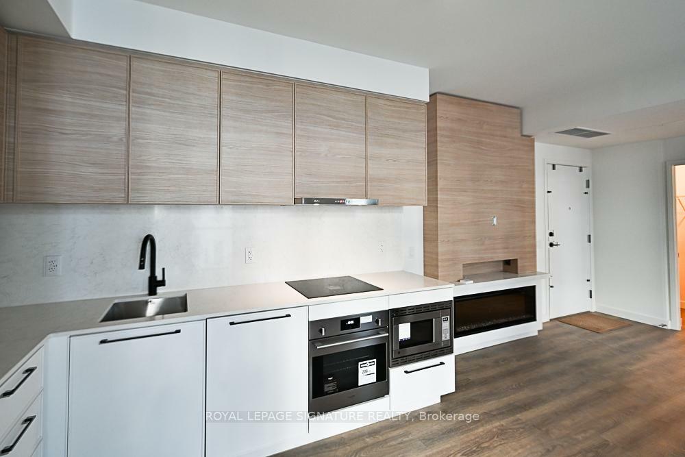 Property Photo:  1050 Eastern Avenue 401  ON M4L 0B7 