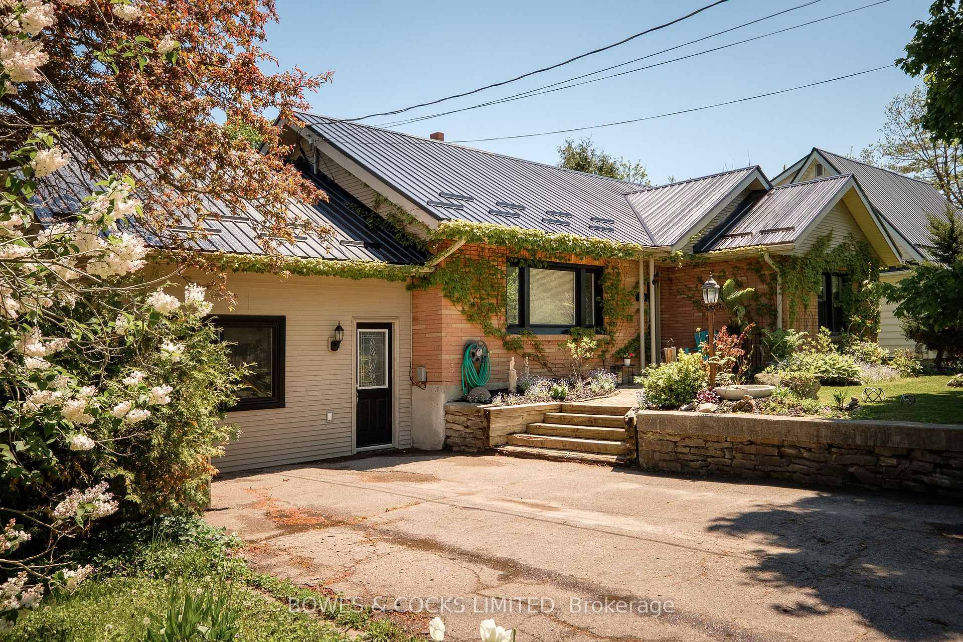 Property Photo:  238 Rogers Street  ON K9H 1W3 
