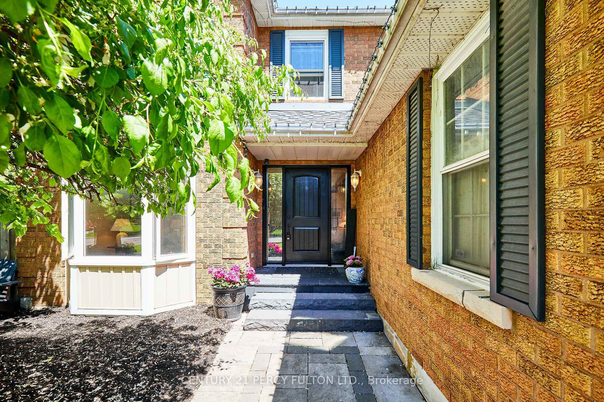 Photo de la propriété: 21 Robert Adams Drive ON L1E 1V8