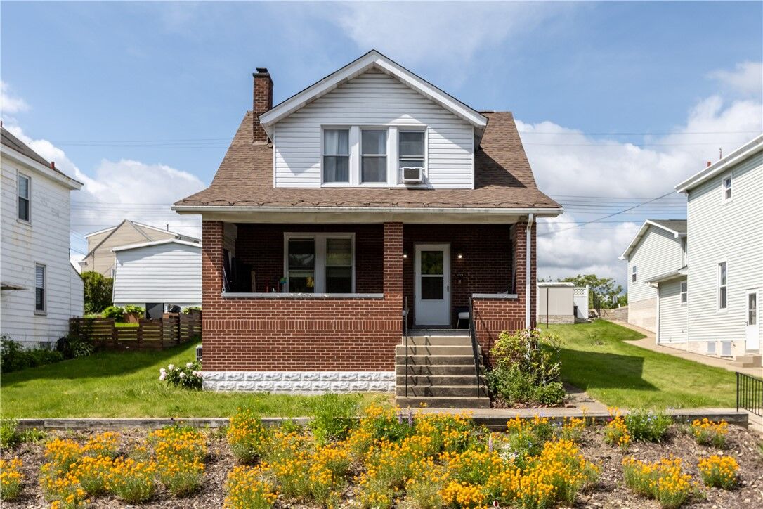 Property Photo:  2373 E Beckert Ave  PA 15212 